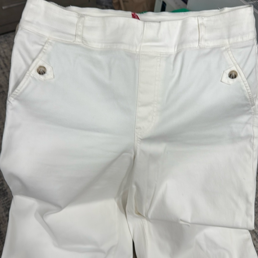 White wide leg fasion pull on stretch pants -never worn